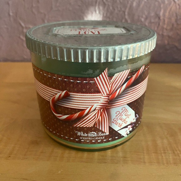 RARE/NEW White Barn Bath & Body Works 3-Wick Candle - Picture 2 of 7